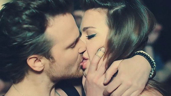 Алексей Чадов запел: премьера дебютного клипа на песню Родная