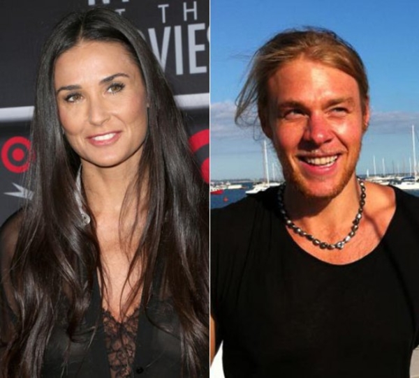 Молодой любовник Деми Мур развлекается на пляже