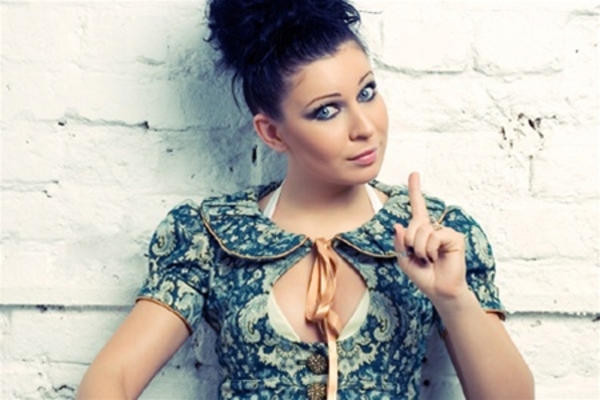 Певица Елка презентовала летний клип: Тело офигело