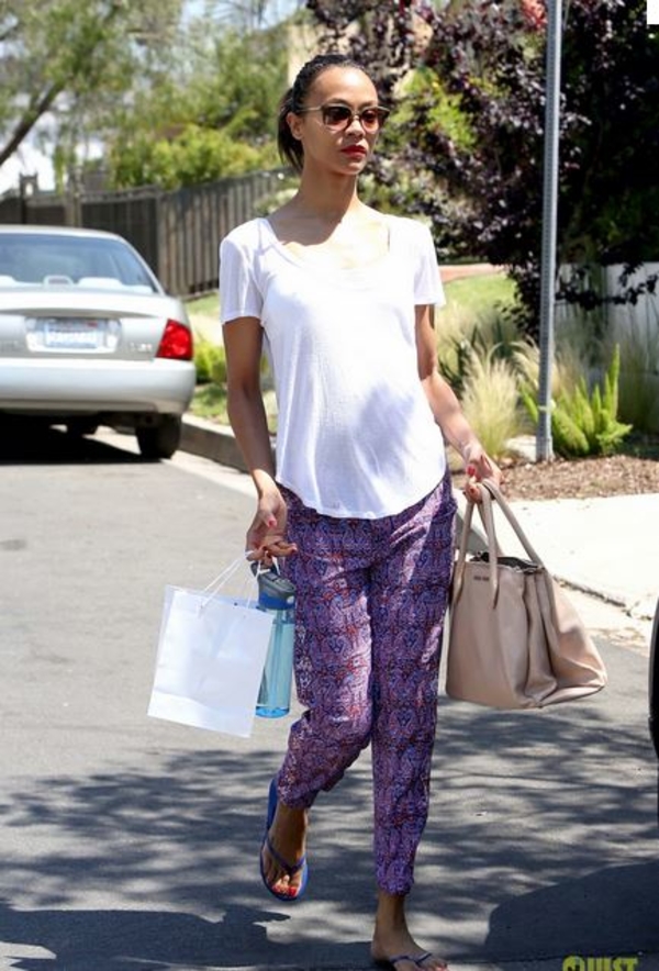 Как носить брюки с принтом: Звездные примеры