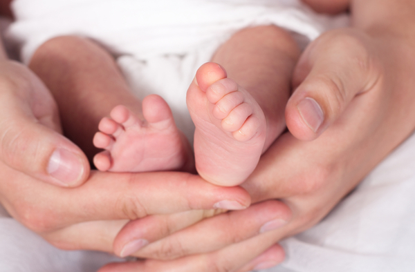 Родился первый ребенок, зачатый методом, снижающим ЭКО-риски