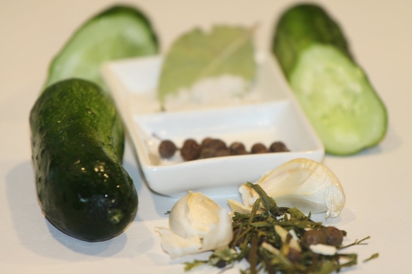 Малосольные огурцы: Три вкусные идеи