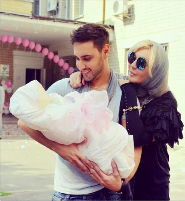 Билык и Козловский забрали ребенка из роддома