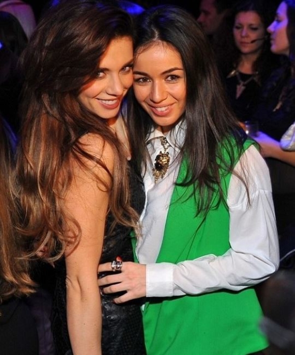 Откровенное видео: Анна Седокова зажигает со стриптизершей Вардой