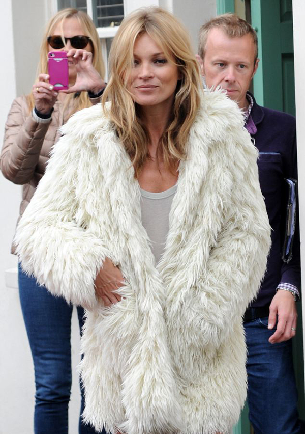 Новое тело Кейт Мосс: На съемках рекламы модель заменяет дублерша