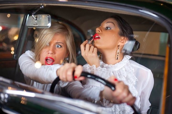 Женщина за рулем: ТОП-3 смешные видео-подборки