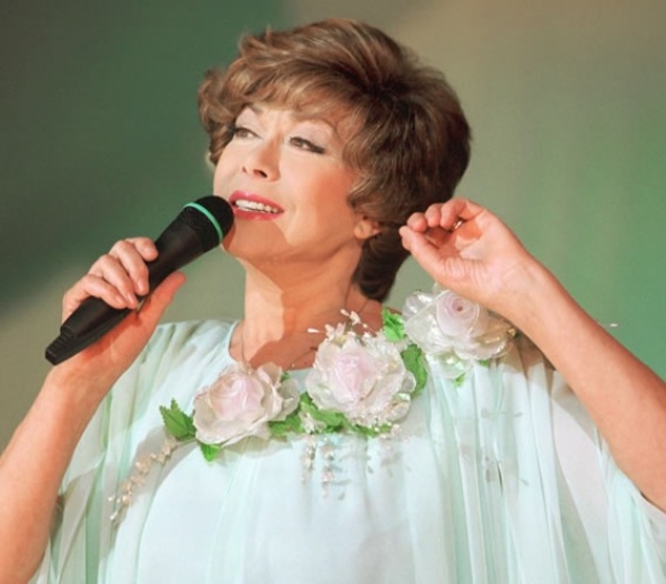 Эдите Пьехе сделают операцию