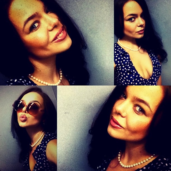 Алина Гросу похвасталась большим декольте