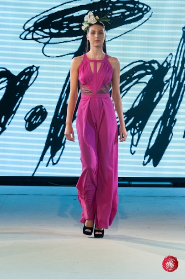 Андре Тан представил яркую коллекцию на Holiday Fashion Week