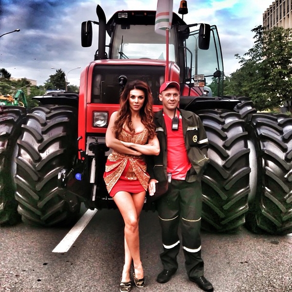 Анна Седокова показала нового парня и попросила не завидовать