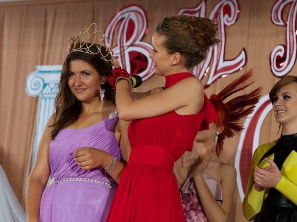 Выпускники Вишневого выбрали свою Королеву