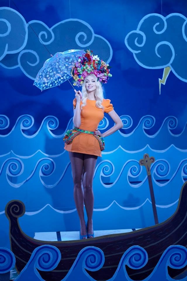 Оля Полякова показала фото в бикини