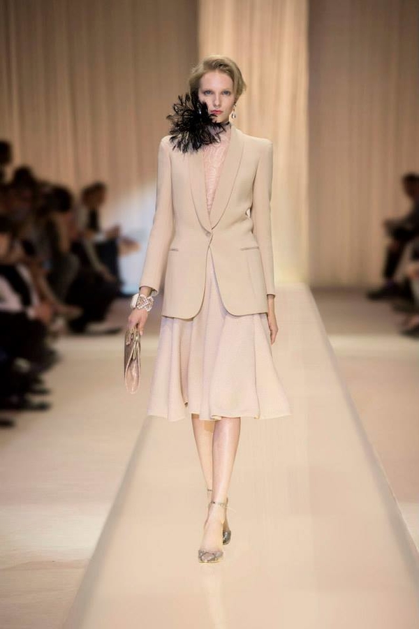 Джорджио Армани представил коллекцию в “обнаженных” тонах