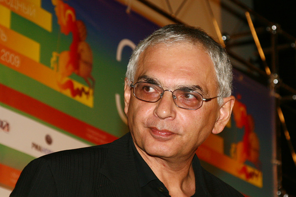 Известный режиссер попал в аварию