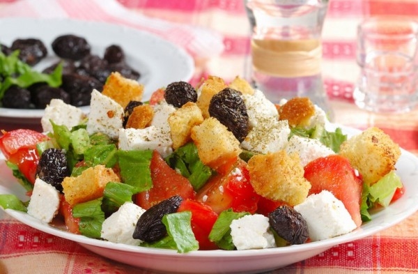 Панцанелла: Классический итальянский салат с хлебом