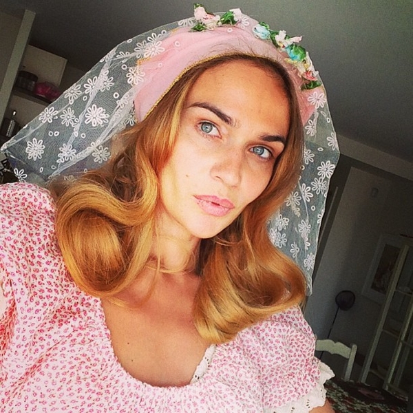 Алена Водонаева снова примерила фату