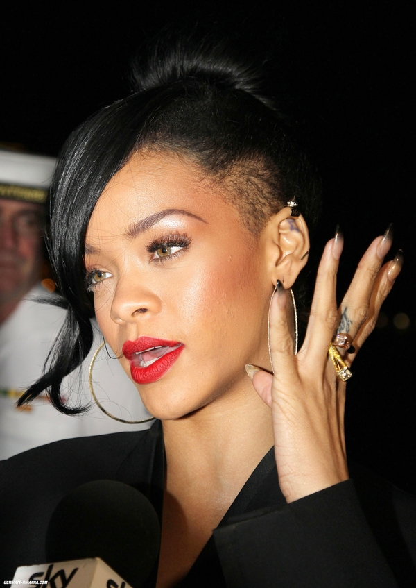 Летний маникюр 2013: Лучшие звездные примеры