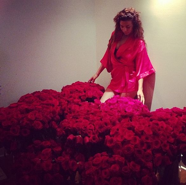 У Ани Седоковой щедрый поклонник: Некоторые мужчины дарят цветы домами