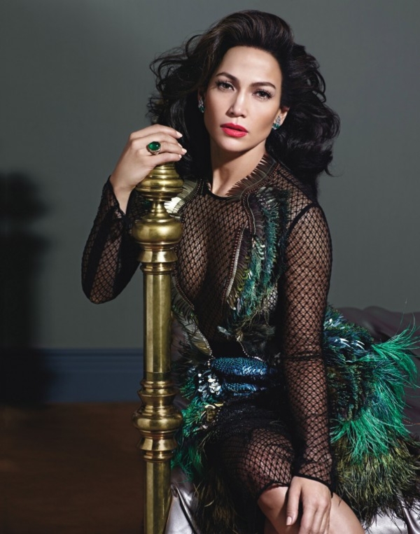 Дженнифер Лопес снялась в соблазнительной фотосессии