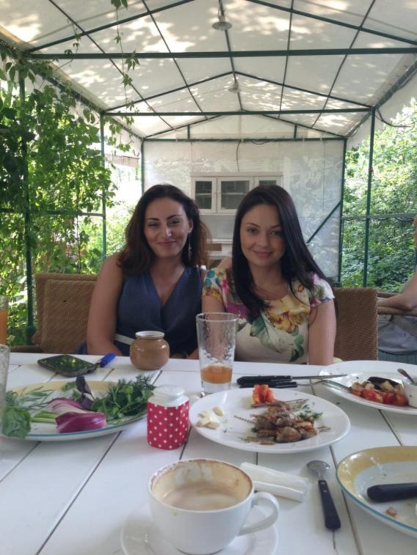 Андрей Искорнев отдыхает в Одессе сразу с двумя финалистками Холостяка