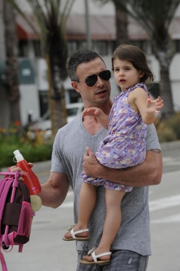 Папины дочки: ТОП-10 звездных мужчин с детьми (ФОТО)