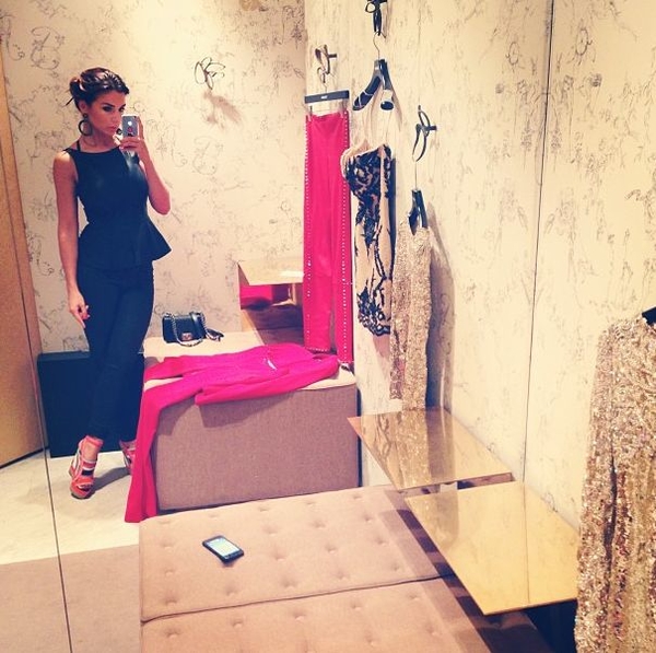 Аня Седокова примерила скромный наряд: Это абсолютная я