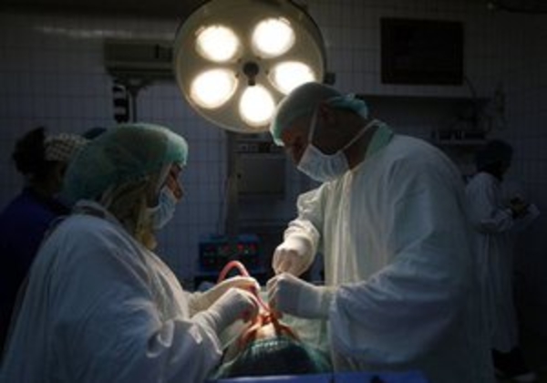 Скандал: Хирурги при операции использовали строительную дрель