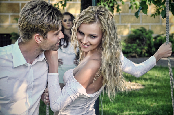 Он мне изменяет: Как выяснить, что мужчина нашел любовницу на отдыхе