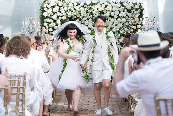 Бет Дитто вышла замуж за свою подругу