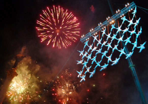 Фотогалерея: Искусство класса земля-воздух. ГогольFest открылся грандиозным шоу на Майдане