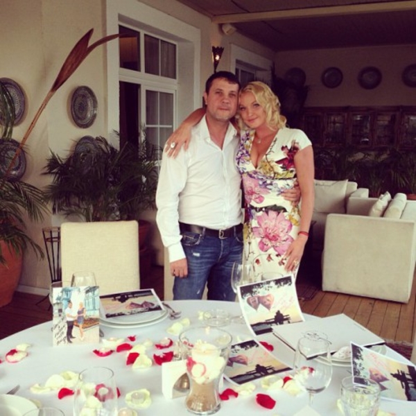 Любовник Анастасии Волочковой летит к ней просить прощения