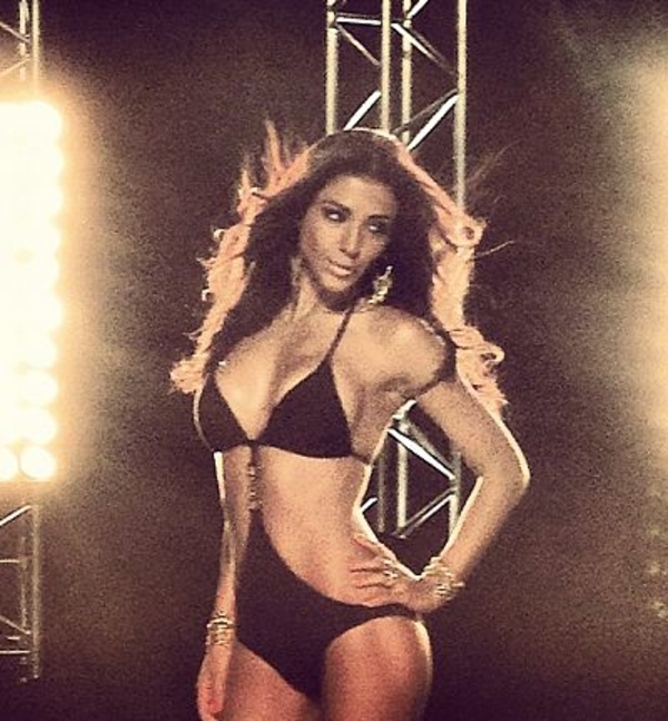 Санта Димопулус позирует в откровенном купальнике: Это что-то новое