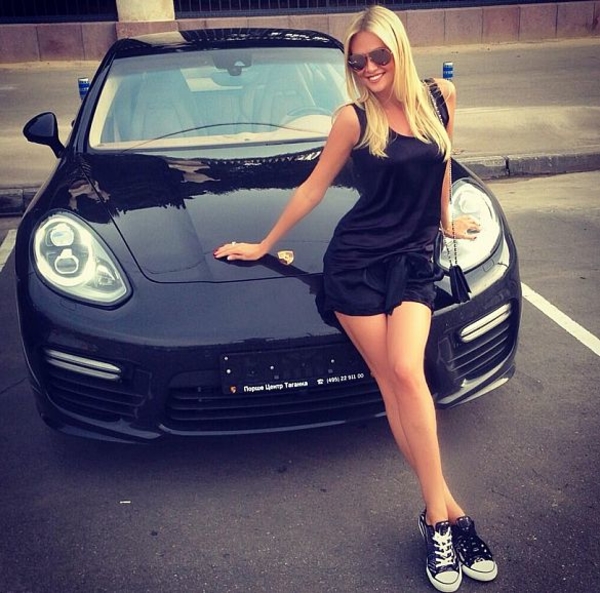 Виктория Лопырева похвасталась дорогим авто (ФОТО)