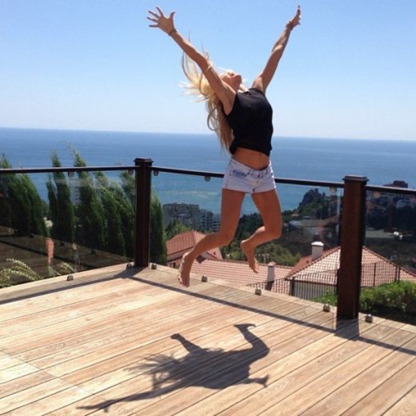 Вера Брежнева учит наслаждаться жизнью (ФОТО)