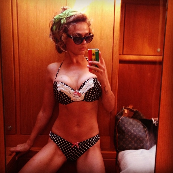 Алена Водонаева похвасталась новым купальником