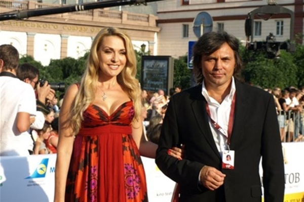 50-летний муж Сумской развлекается с моделями: Разве я монах, что ли?