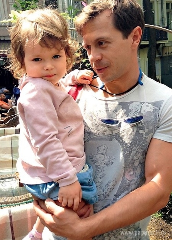 Актер Павел Деревянко впервые показал дочь