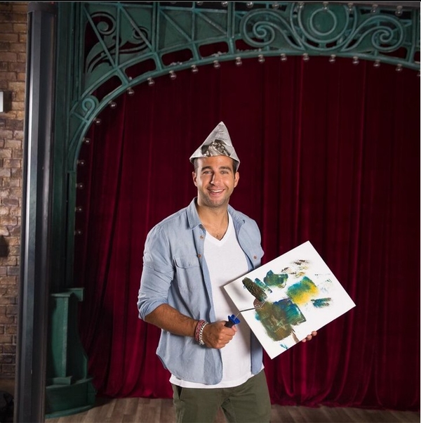 Иван Ургант лично делает ремонт в сгоревшей студии