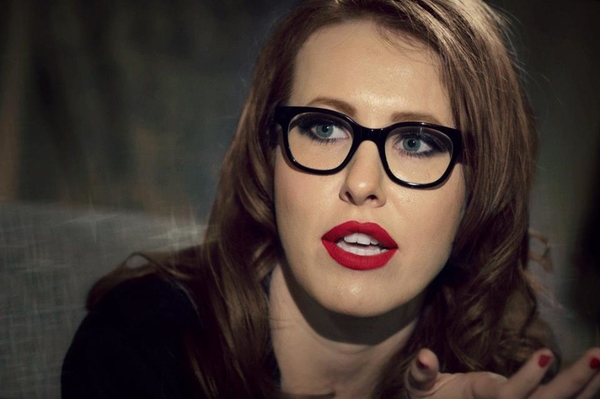 Ксения Собчак продолжает оскорблять Волочкову в Сети