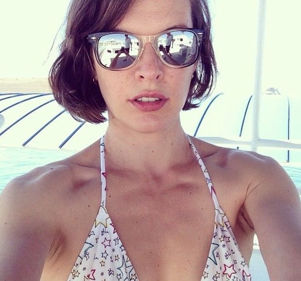 Мила Йовович похвасталась фотографиями с отдыха