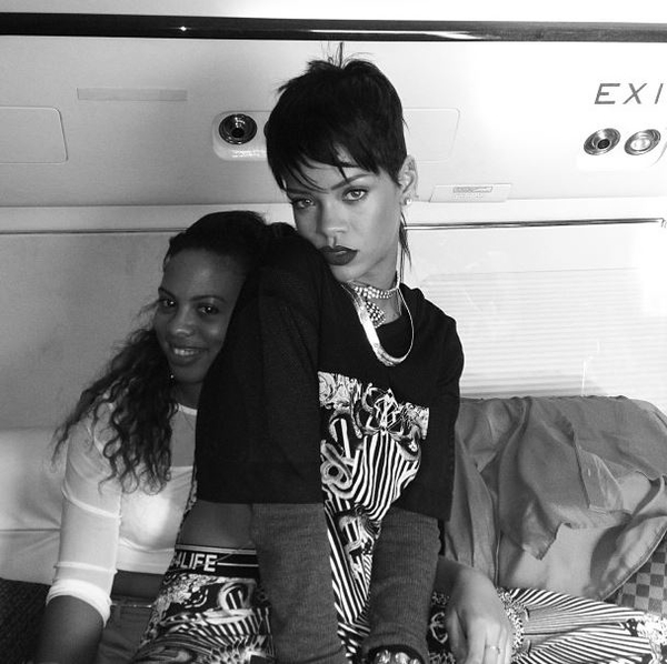 В Сети стрижку Рианны окрестили "крысиный хвостик"