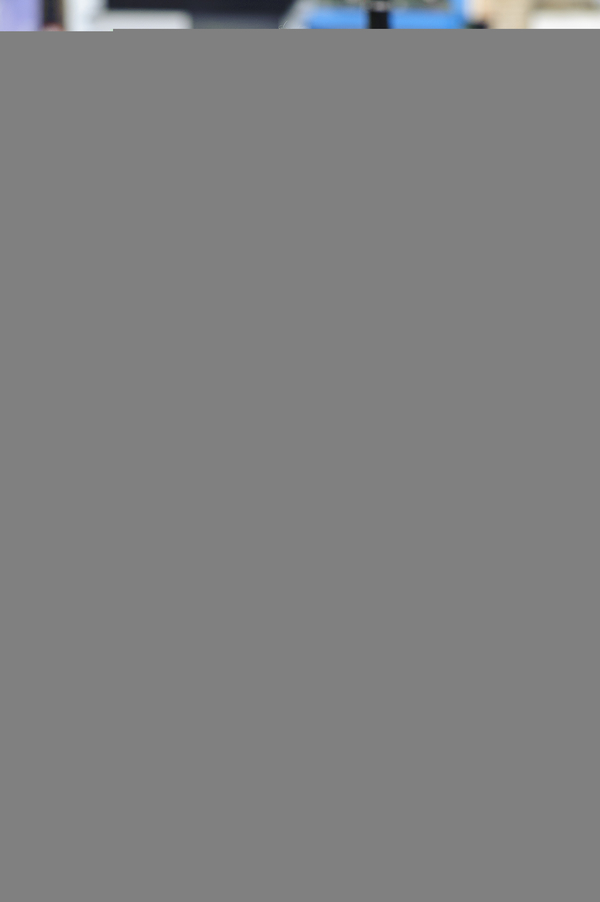 Как носить кеды: Звездные примеры