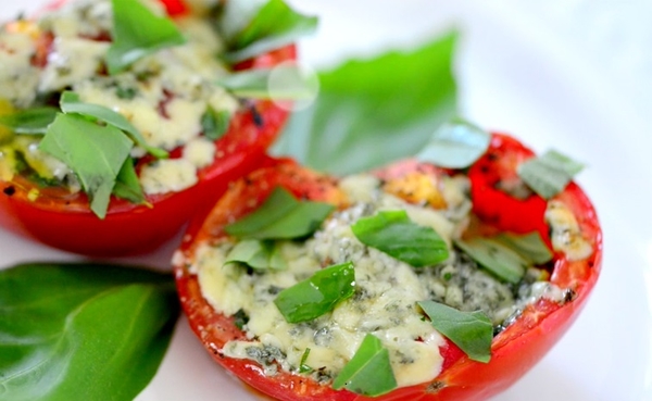 Как приготовить запеченные помидоры с сыром (ВИДЕО)