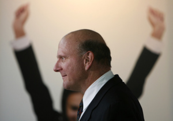 Глава Microsoft уходит в отставку