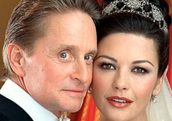 Майкл Дуглас разводится и в одиночестве отправился в отпуск