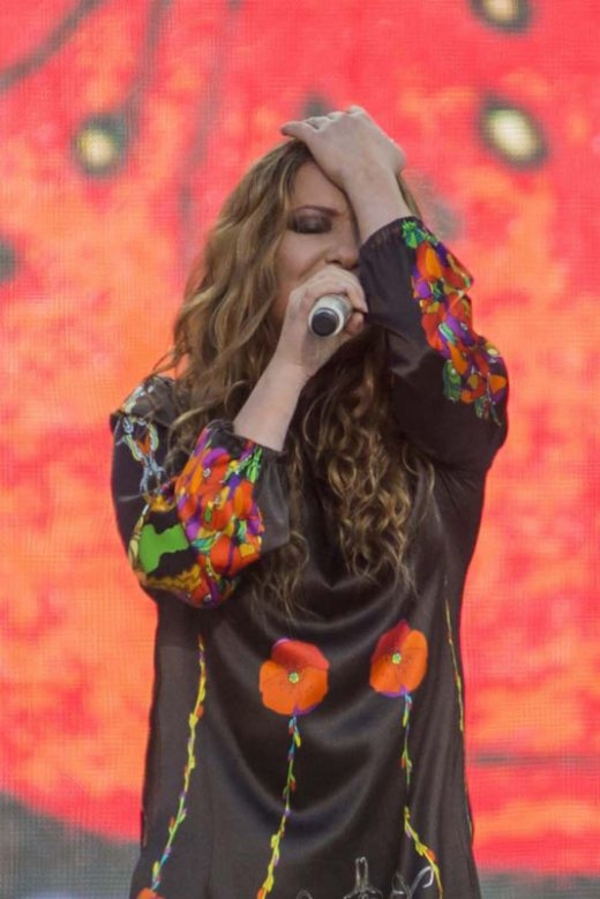 Могилевская впервые вышла на сцену после смерти матери (ВИДЕО)