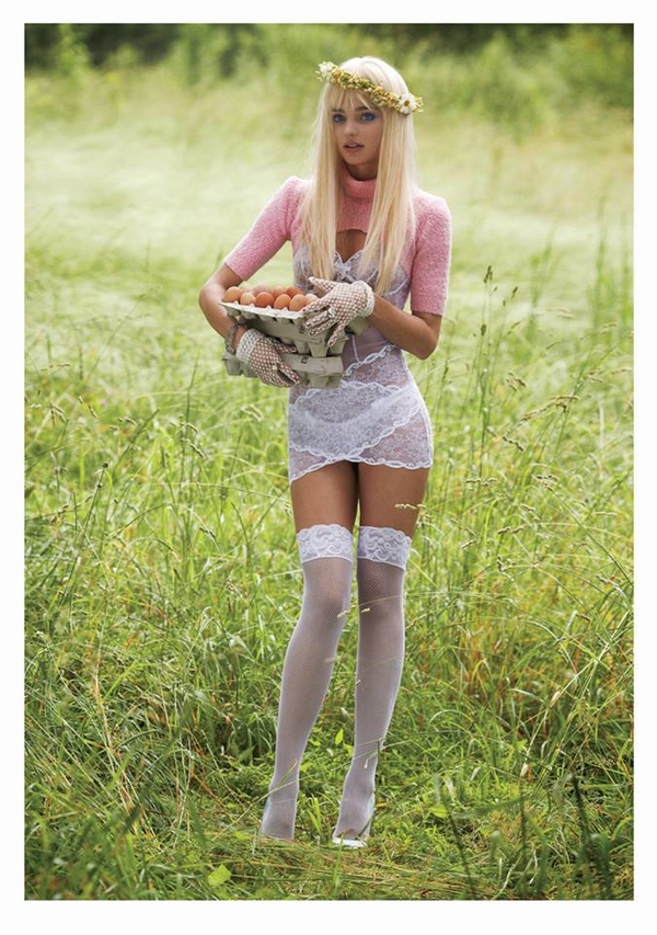 Модель Миранда Керр примерила образ порнозведы в новой фотосессии