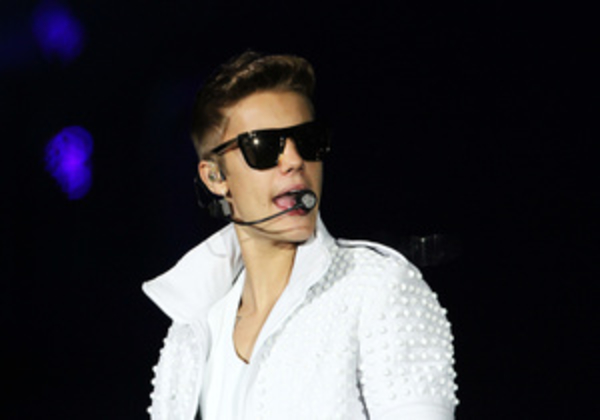 Джастина Бибера задержали за езду без прав