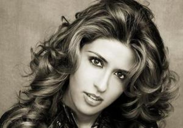 Ватикан получил новую заведующую финансами, которую СМИ окрестили "знойной красавицей, твитящей топлесс"