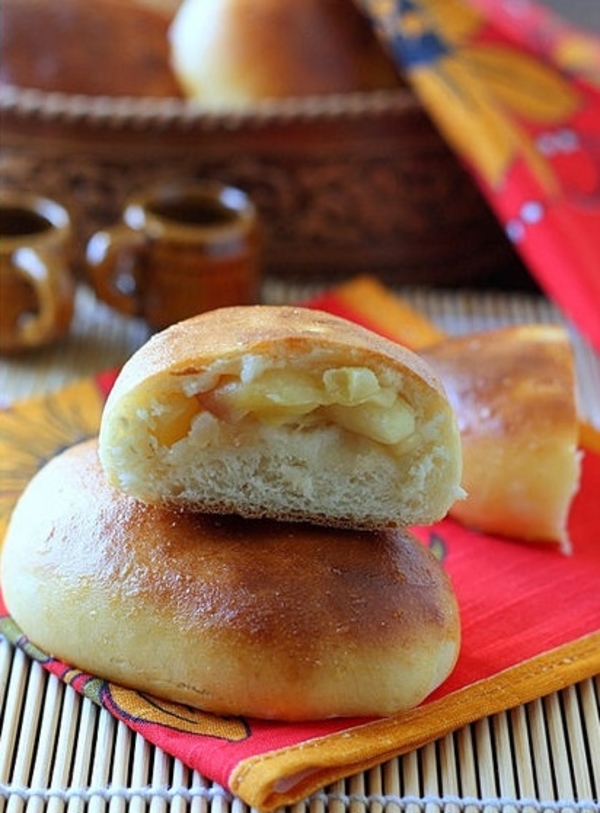 Пирожки с яблоками: ТОП-5 рецептов